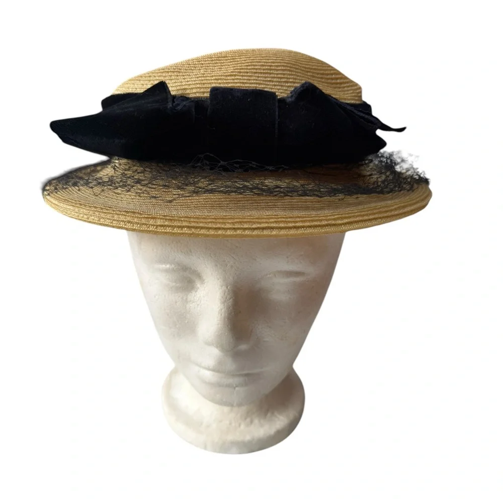 1940s Straw Hat w/Velvet Ribbon‎ & Netting - Picture 2 of 6